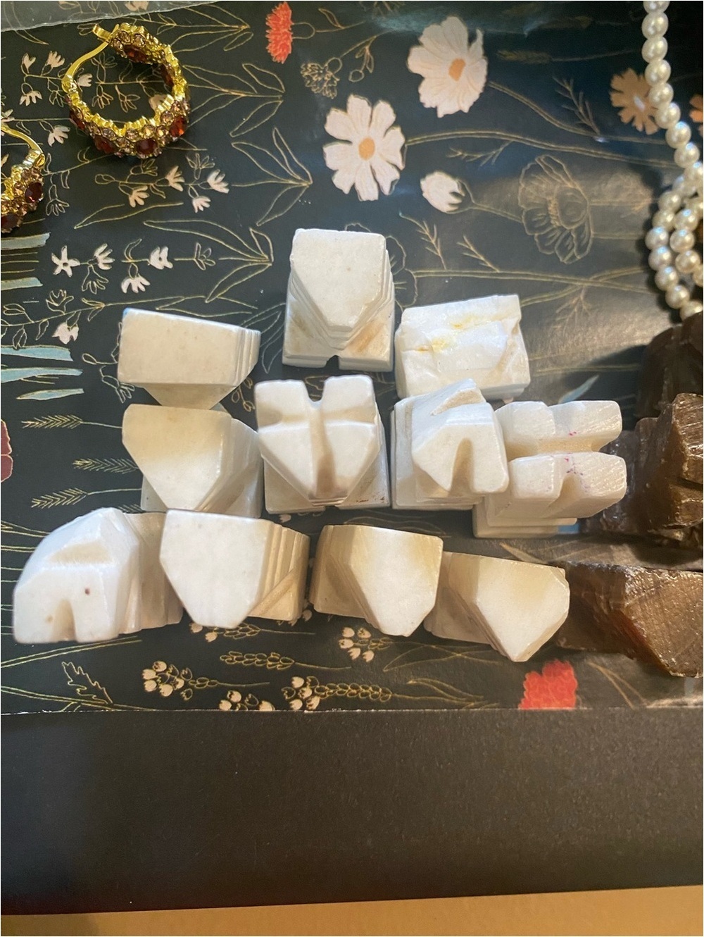 White Marble Decorative Corner Accents – Set of Carved Accent Pieces for Chess